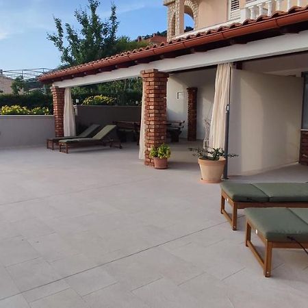 Apartments Tinjarosa Mundanije Luaran gambar