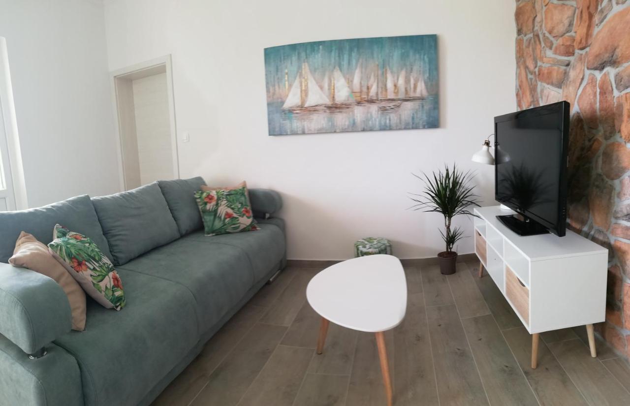 Apartments Tinjarosa Mundanije Luaran gambar