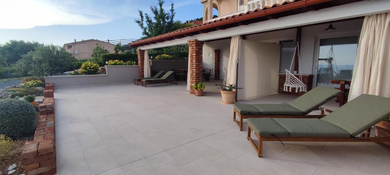 Apartments Tinjarosa Mundanije Luaran gambar