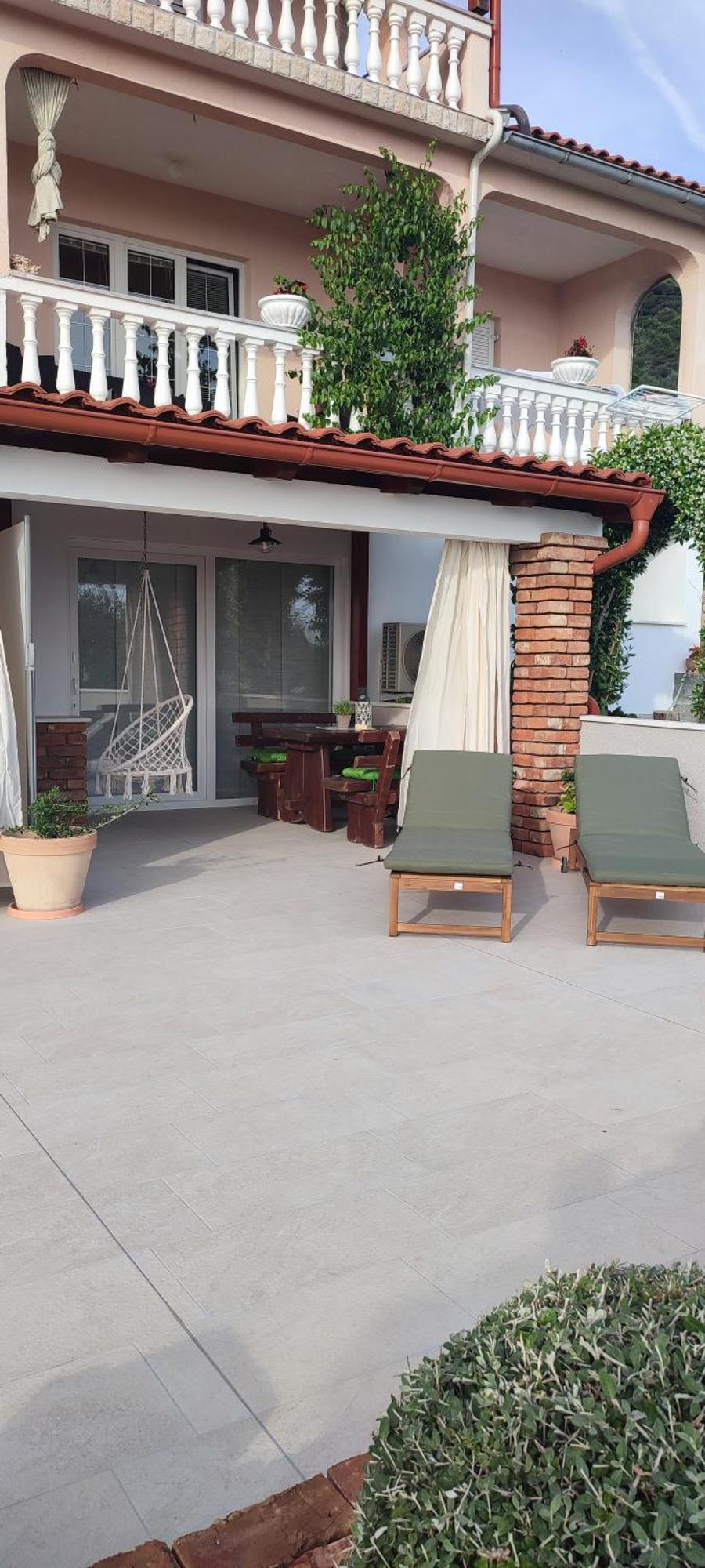 Apartments Tinjarosa Mundanije Luaran gambar