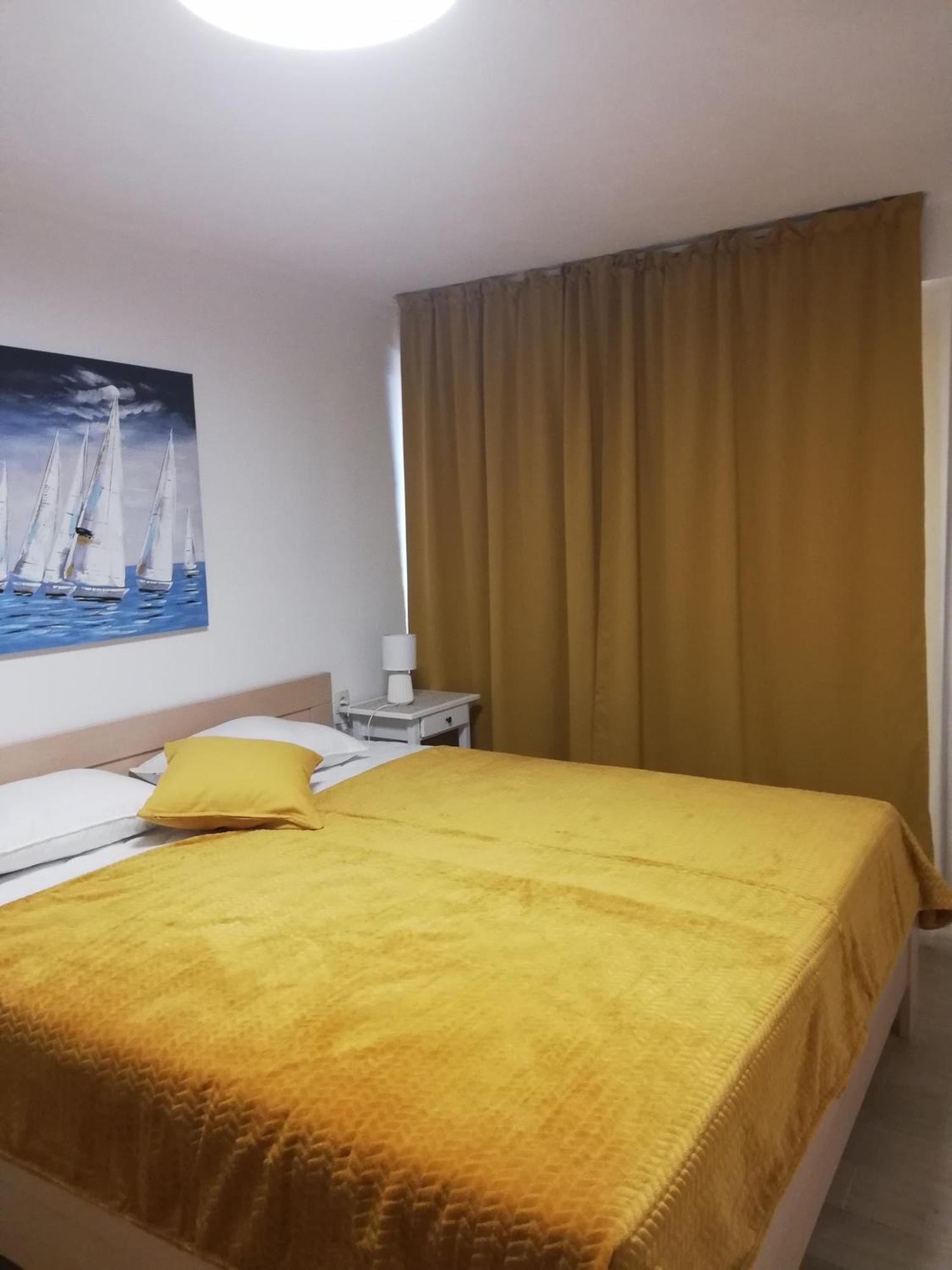 Apartments Tinjarosa Mundanije Luaran gambar